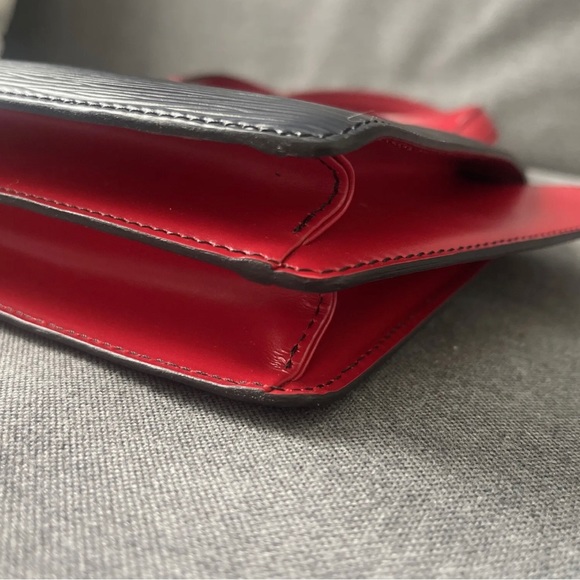 HP 🎉🥳🥳 Rare Louis Vuitton Varenne Epi leather Red Black Louis Vuitton handbag - Picture 6 of 17